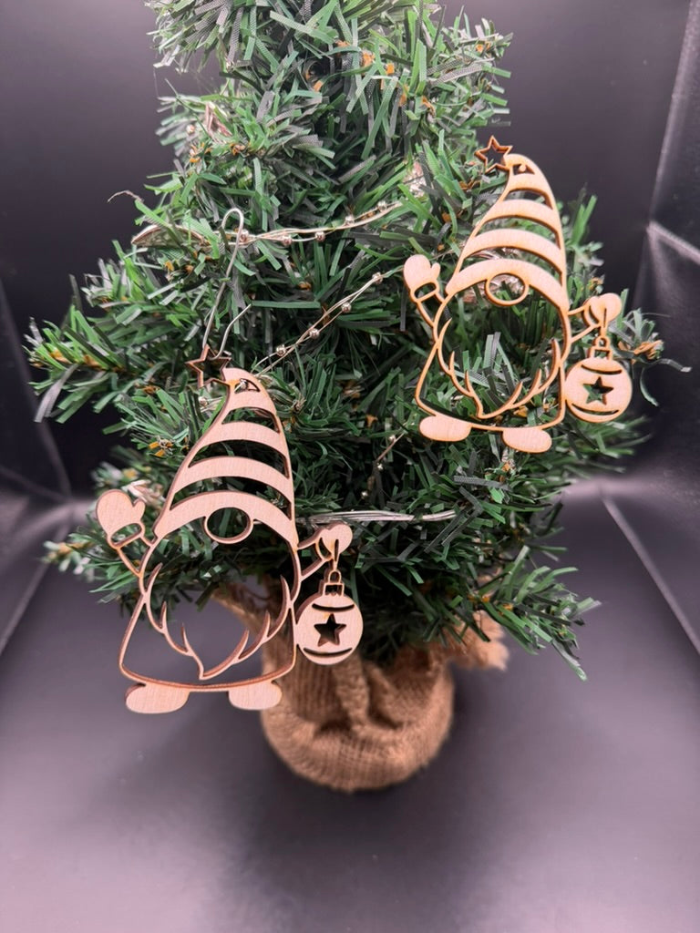 Wichtelzauber – Holzornament für den Weihnachtsbaum