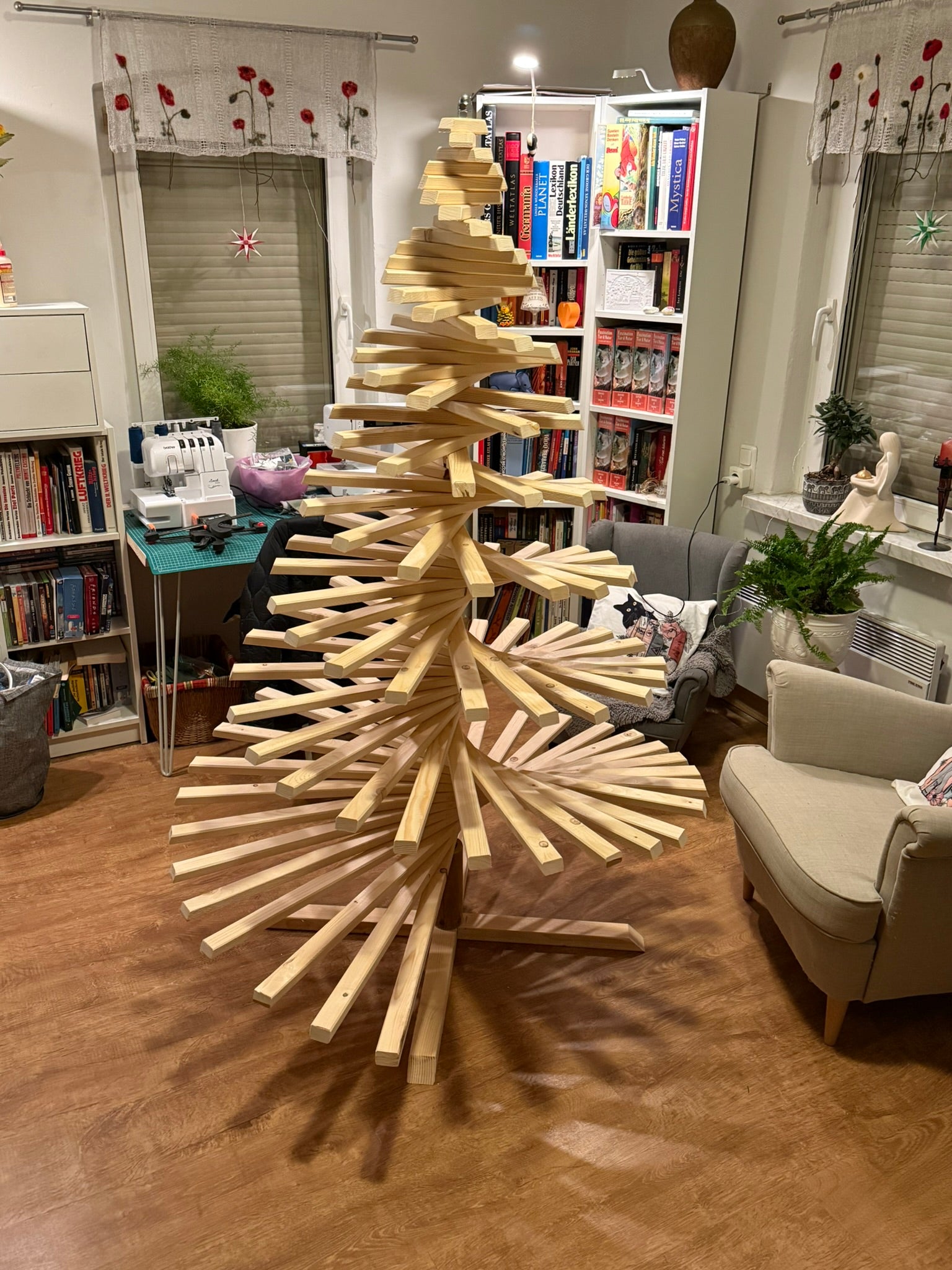 Spiral-Weihnachtsbaum aus Holz – Nachhaltige Deko in 120–200 cm Höhe