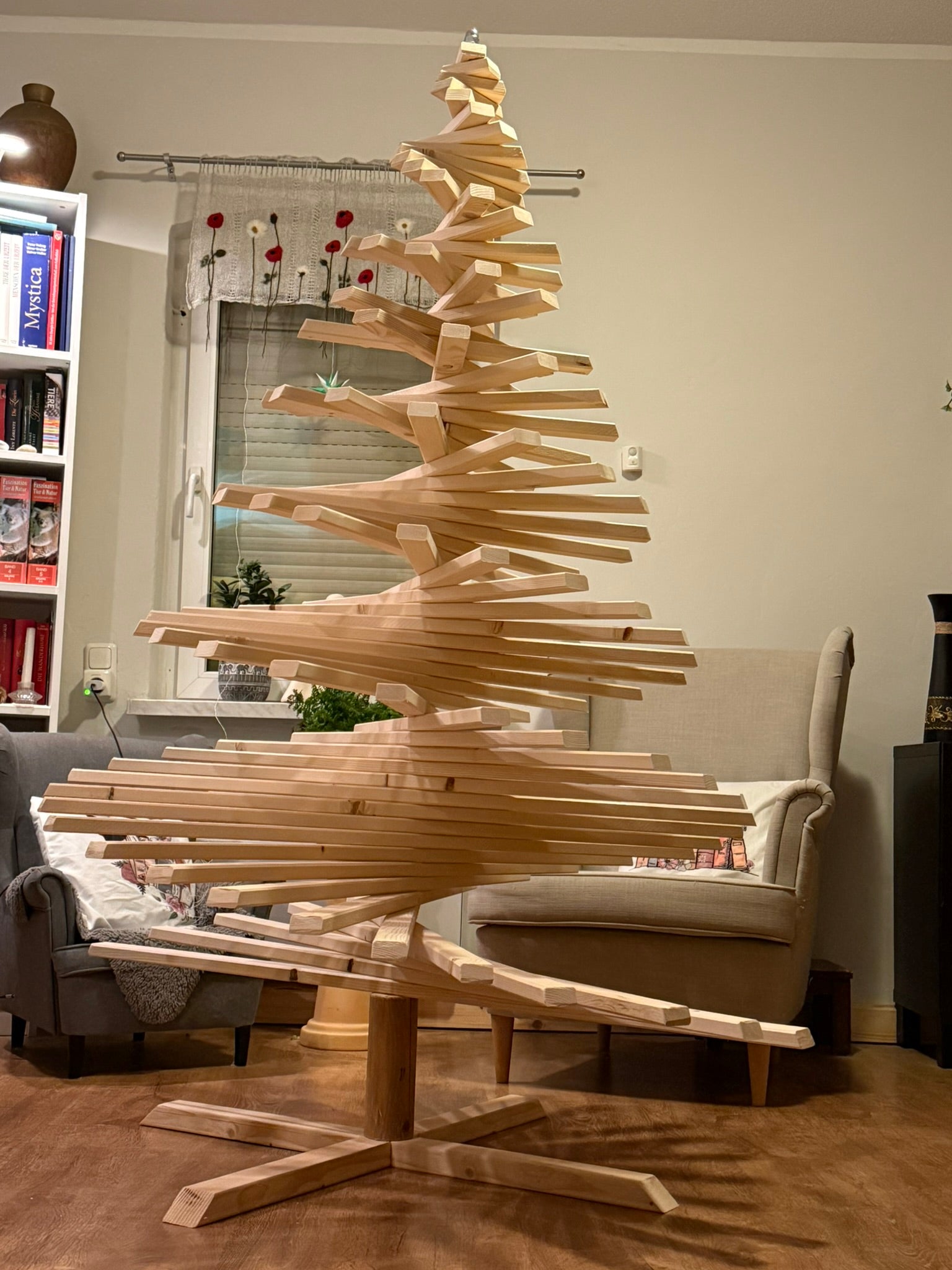 Spiral-Weihnachtsbaum aus Holz – Nachhaltige Deko in 120–200 cm Höhe